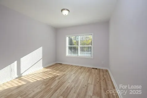 7039 Executive Circle Denver NC 28037