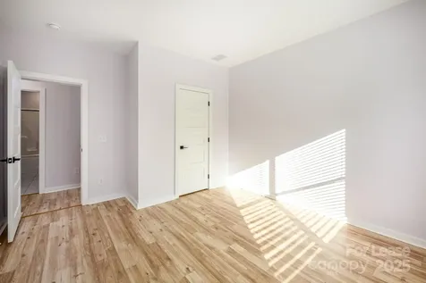 7039 Executive Circle Denver NC 28037