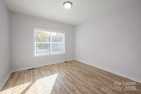 7039 Executive Circle Denver NC 28037