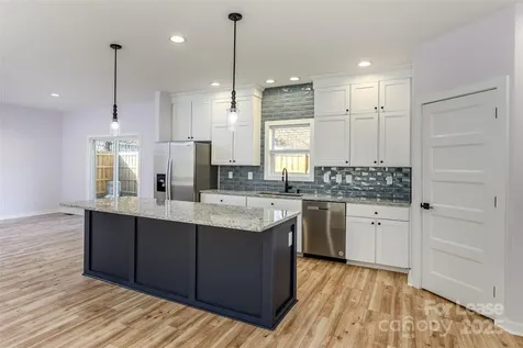 7039 Executive Circle Denver NC 28037