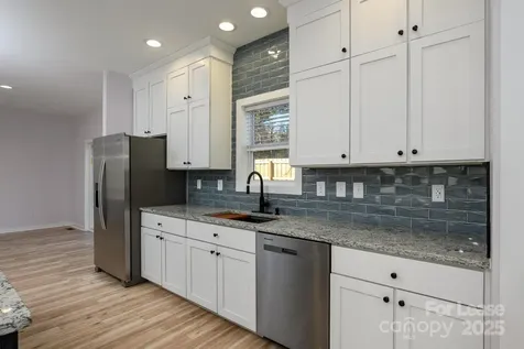 7039 Executive Circle Denver NC 28037