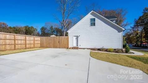 7039 Executive Circle Denver NC 28037