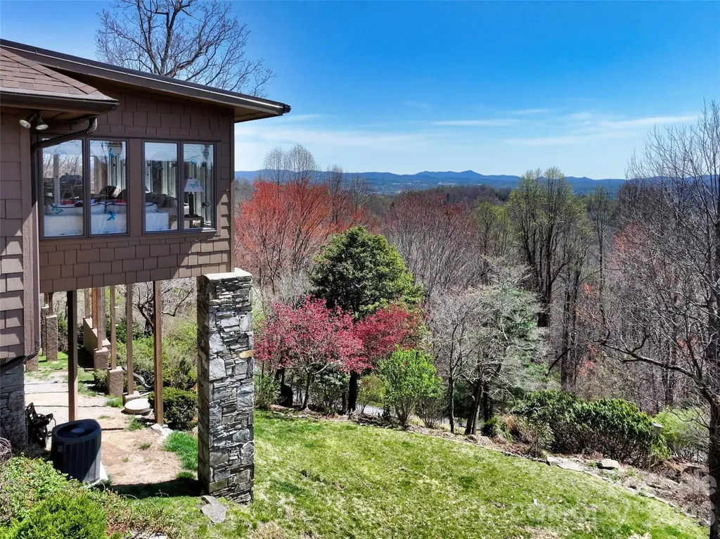 300 Roberts Drive Hendersonville NC 28739