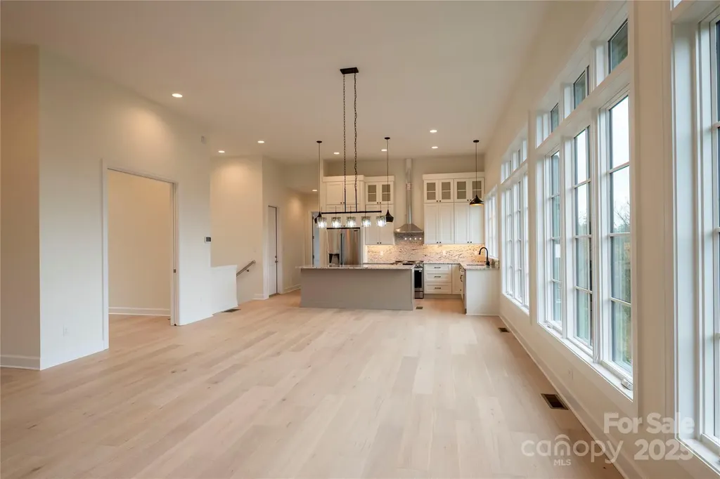 15 Evian Court Asheville NC 28804