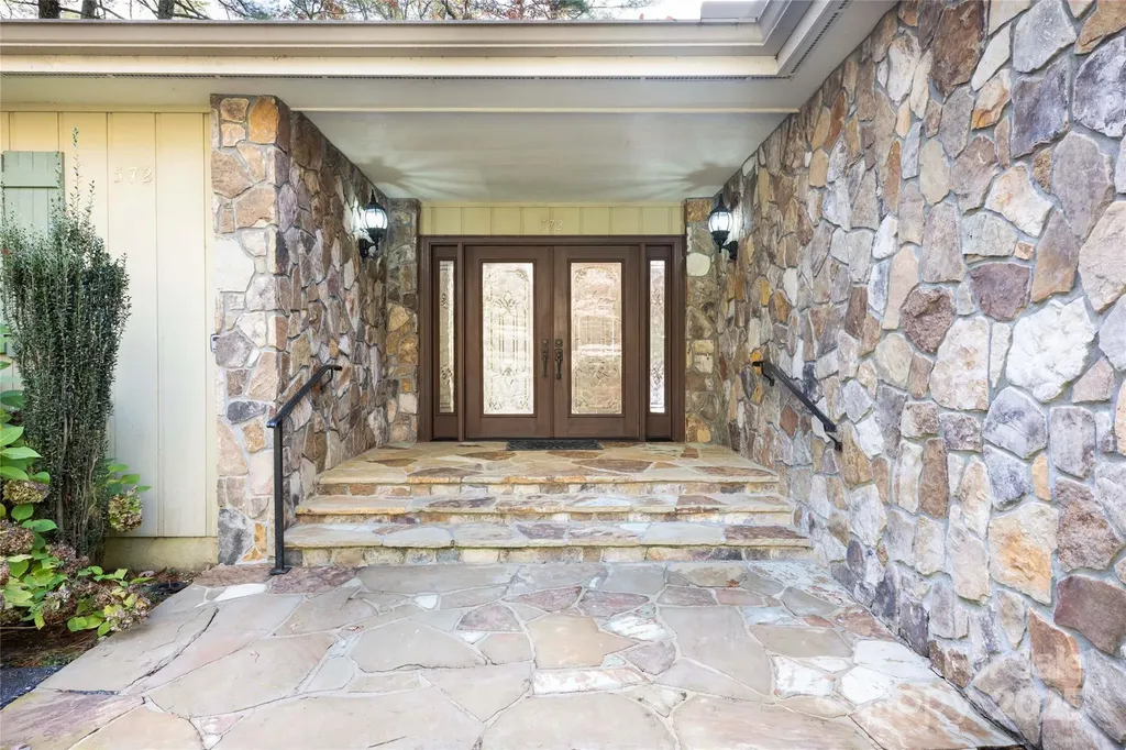 572 N East Shore Drive Lake Toxaway NC 28747