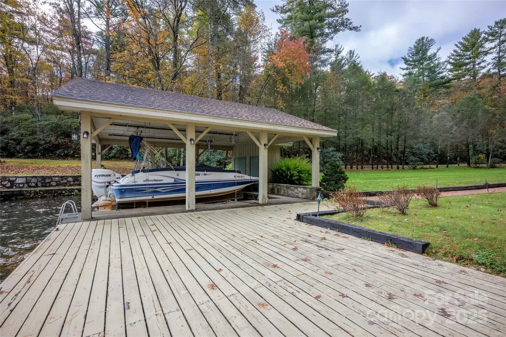 572 N East Shore Drive Lake Toxaway NC 28747