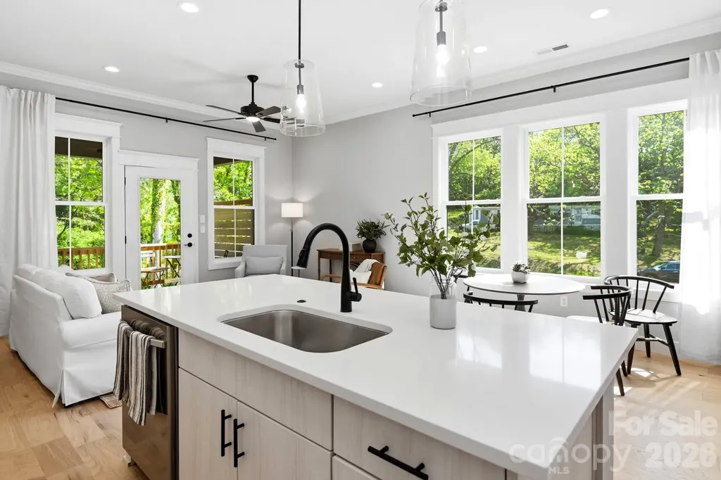 103 Collin Place Asheville NC 28804