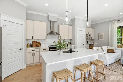 103 Collin Place Asheville NC 28804