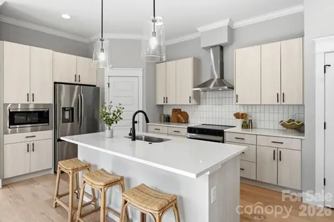 103 Collin Place Asheville NC 28804