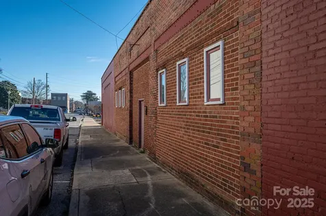 127 W Water Street Lincolnton NC 28092