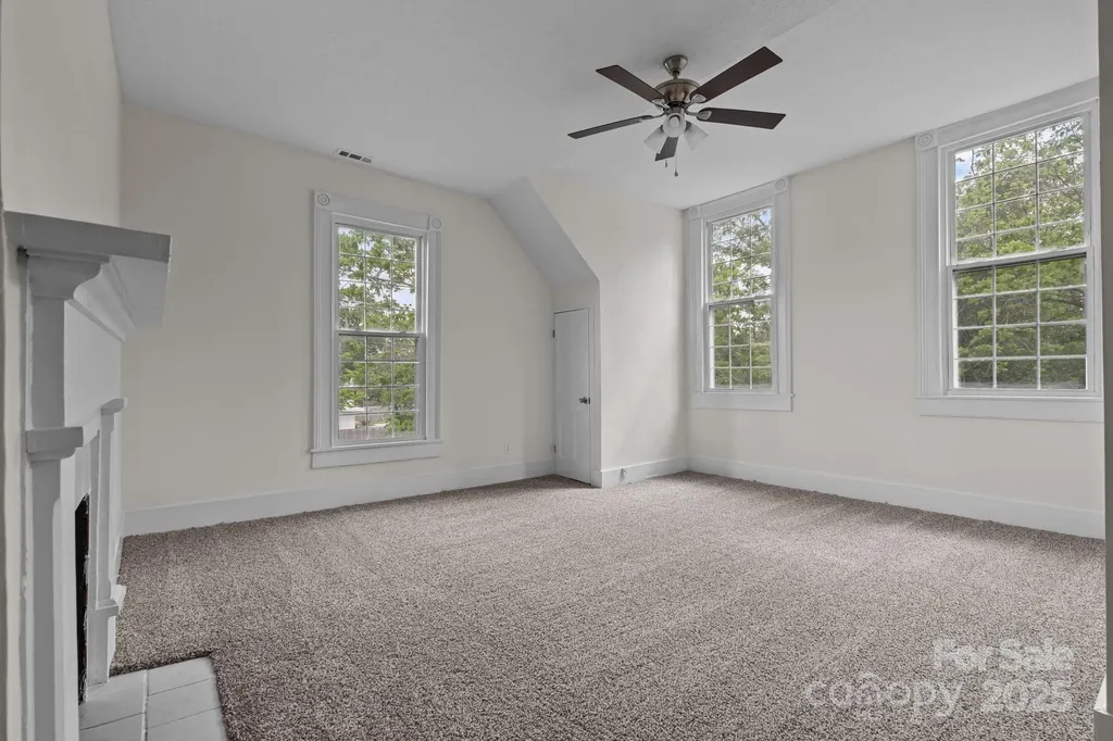 301 W Central Street Maxton NC 28364