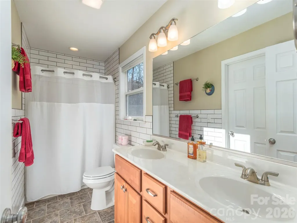 16 Southwood Drive Weaverville NC 28787