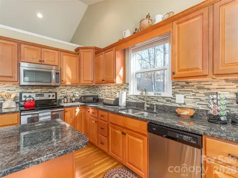 16 Southwood Drive Weaverville NC 28787