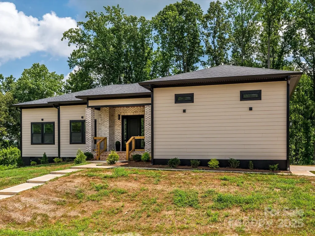 2004 Plain Field Drive Bessemer City NC 28016
