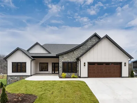51 Bridgeway Drive Candler NC 28715