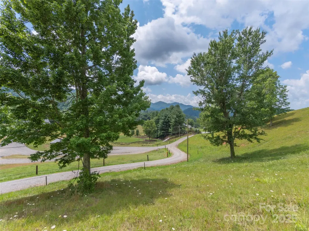 00 Bark Trail Waynesville NC 28786