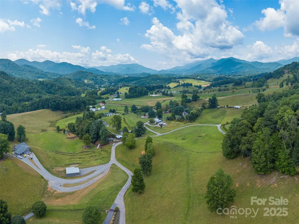 00 Bark Trail Waynesville NC 28786