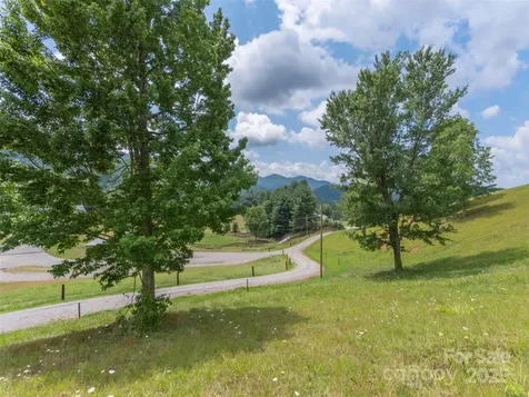00 Bark Trail Waynesville NC 28786