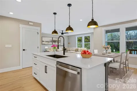 12 Knox Road Black Mountain NC 28711