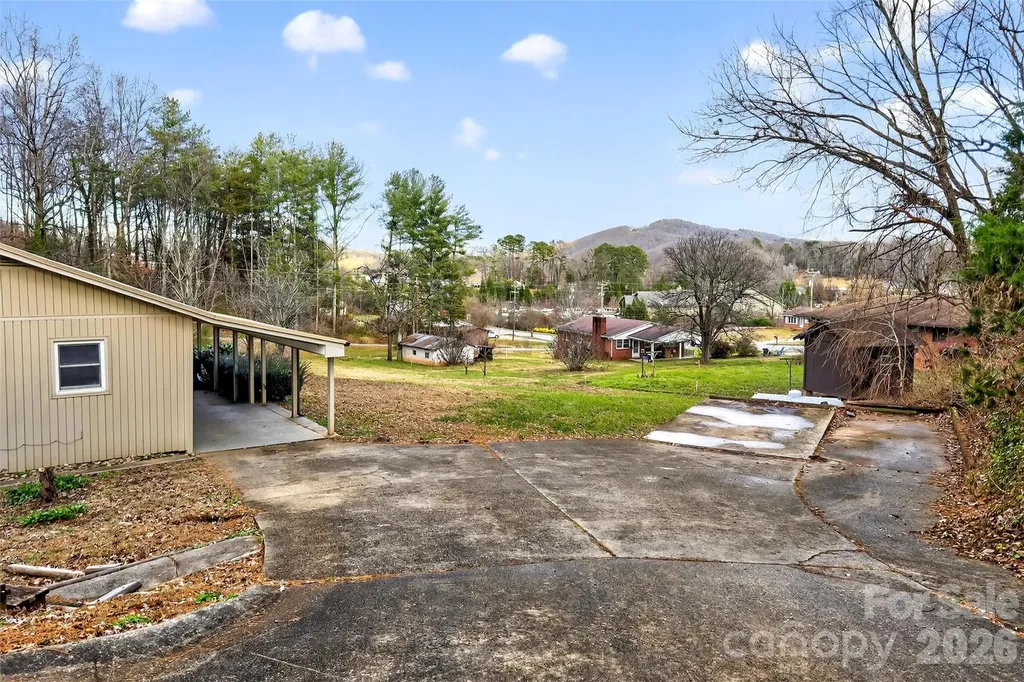 2390 Sugar Hill Road Marion NC 28752