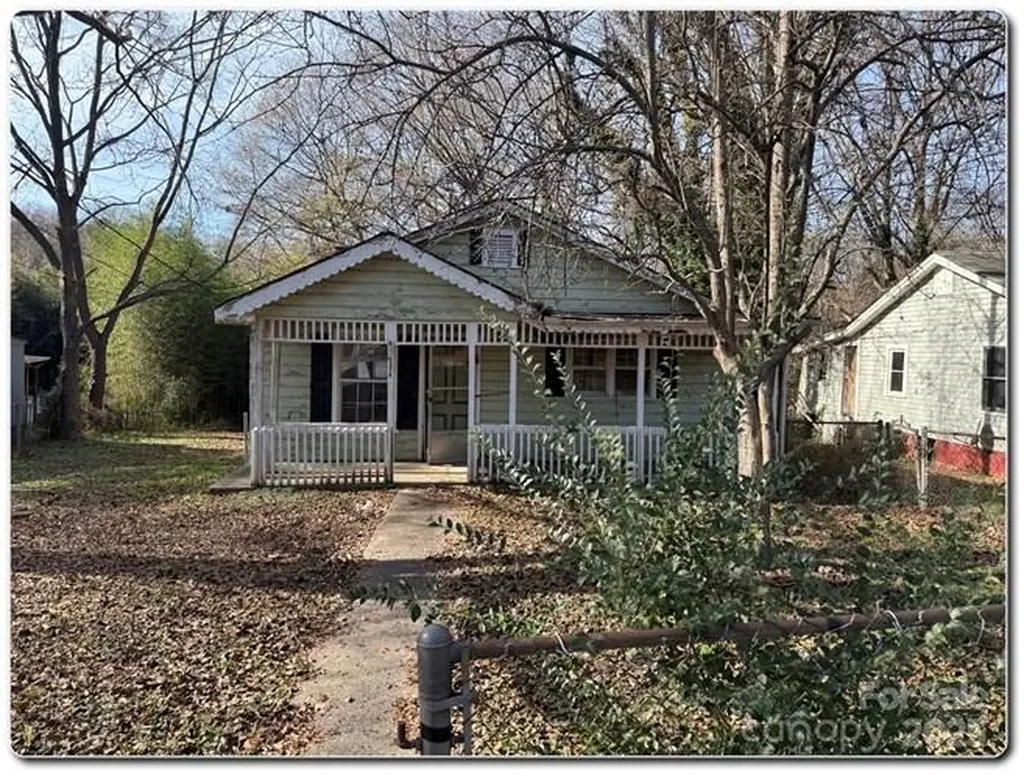515 S Maple Street Dallas NC 28034