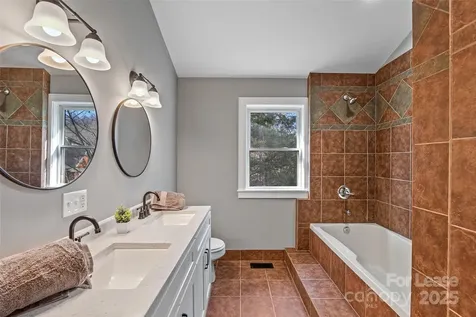5 Elmore Street Asheville NC 28804