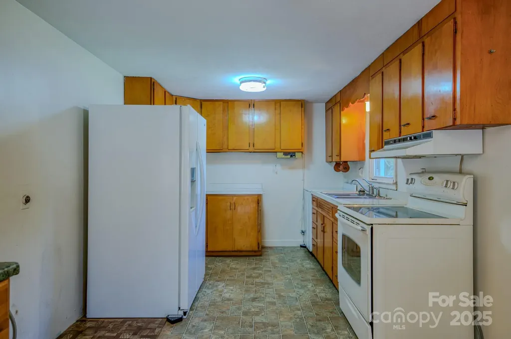 531 Bryson Road Candler NC 28715