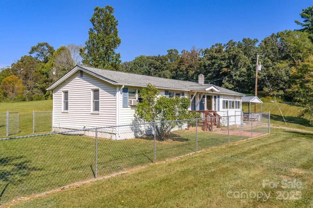 531 Bryson Road Candler NC 28715