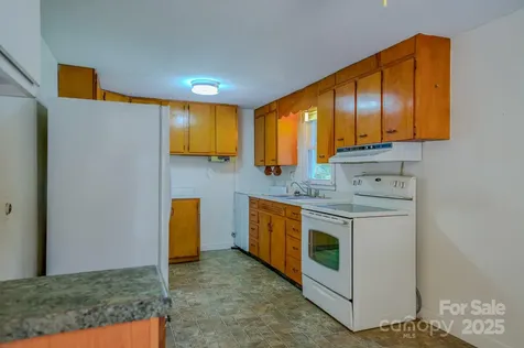 531 Bryson Road Candler NC 28715