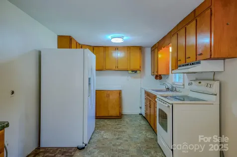 531 Bryson Road Candler NC 28715