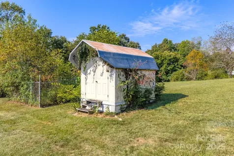 531 Bryson Road Candler NC 28715