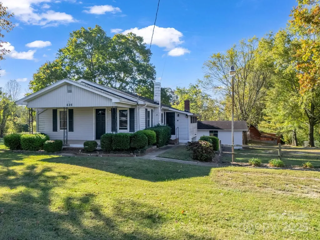 628 New Hope Road Flat Rock NC 28731