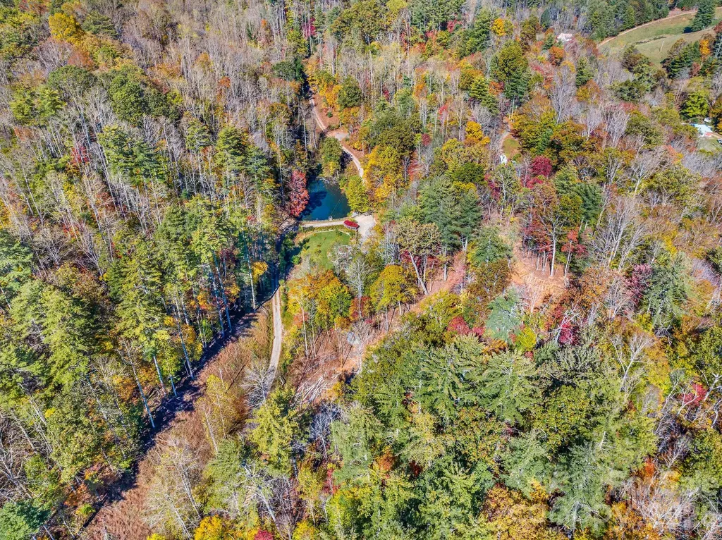 148 Fish Pond Lane Burnsville NC 28714
