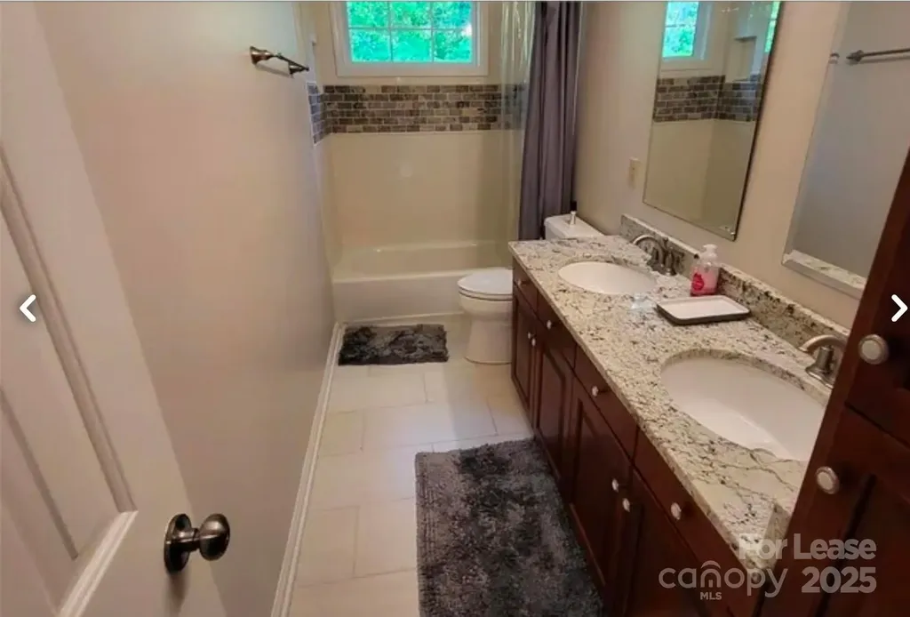 8711 Piccone Brook Lane Charlotte NC 28216
