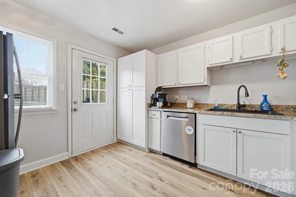 5918 Crape Myrtle Lane Charlotte NC 28216