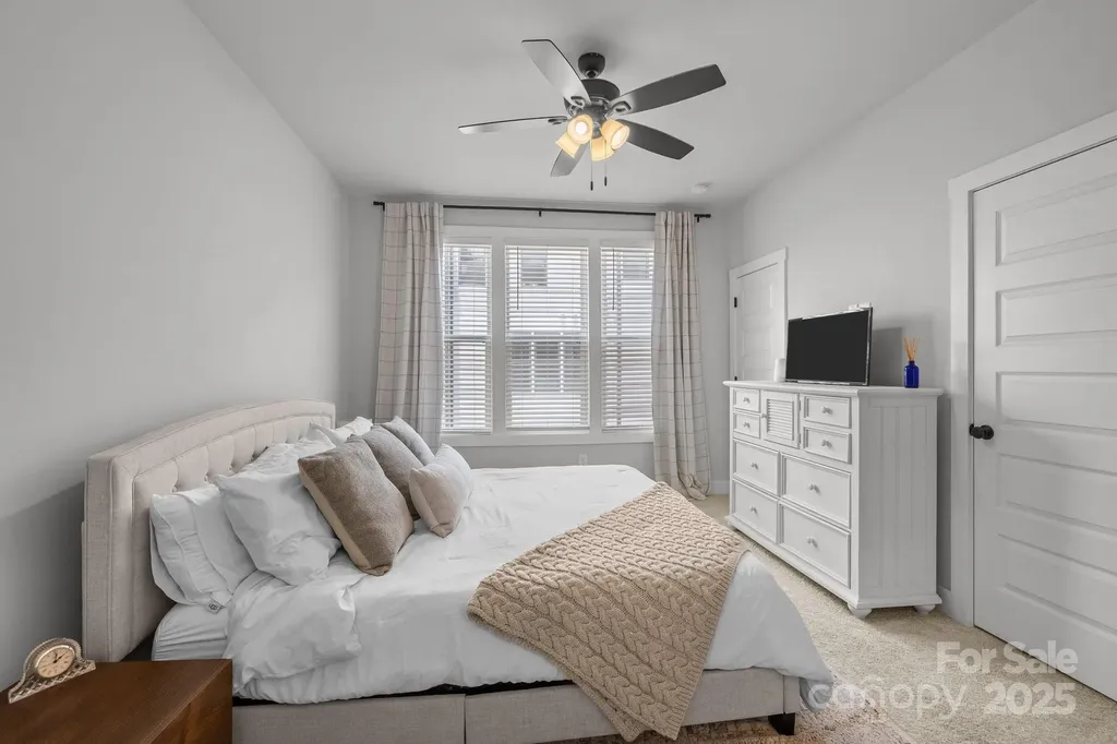 5006 Tiny Lane Charlotte NC 28203
