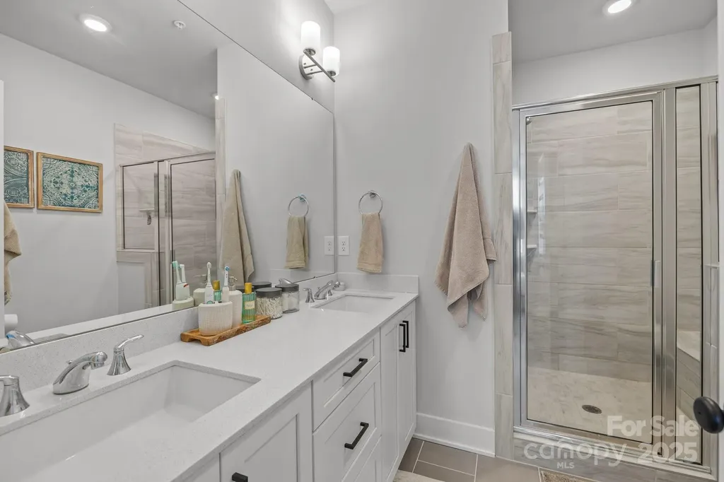 5006 Tiny Lane Charlotte NC 28203