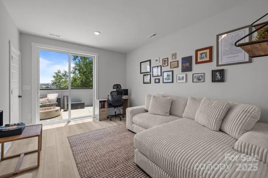 5006 Tiny Lane Charlotte NC 28203