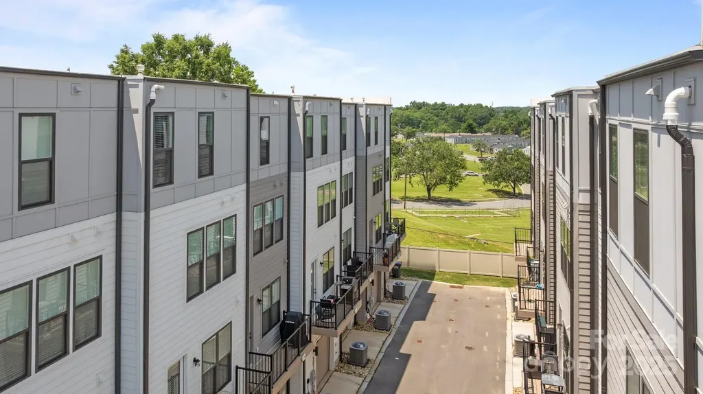 5006 Tiny Lane Charlotte NC 28203