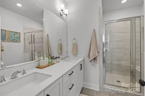 5006 Tiny Lane Charlotte NC 28203