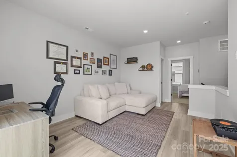 5006 Tiny Lane Charlotte NC 28203