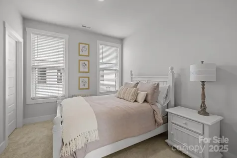 5006 Tiny Lane Charlotte NC 28203