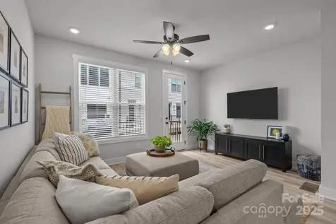 5006 Tiny Lane Charlotte NC 28203