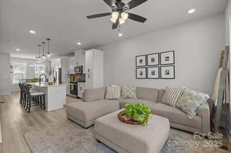 5006 Tiny Lane Charlotte NC 28203