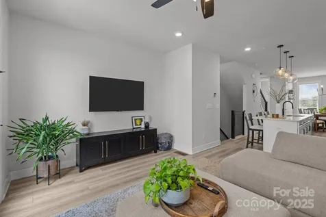 5006 Tiny Lane Charlotte NC 28203