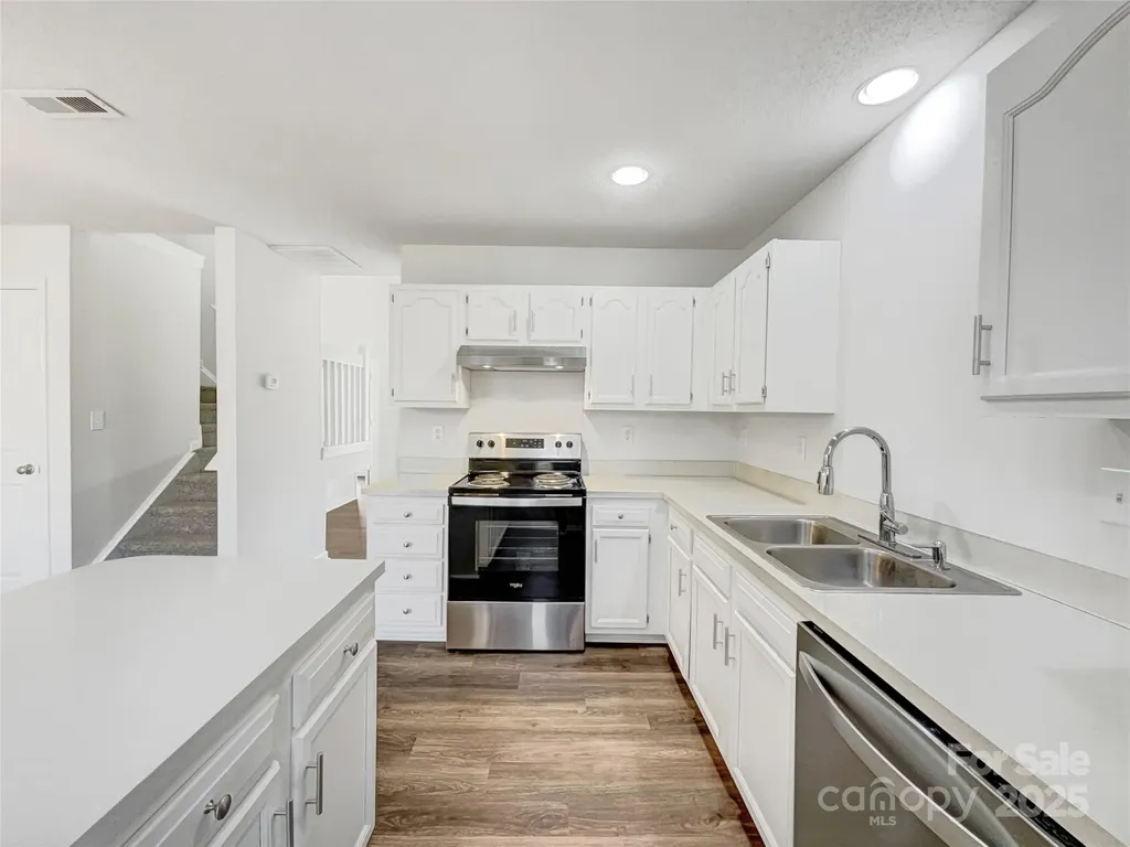 9028 Four Mile Creek Road Charlotte NC 28277