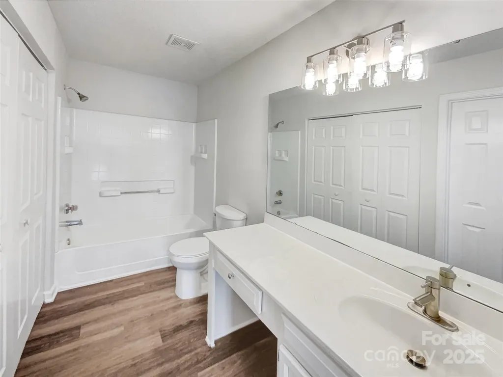 9028 Four Mile Creek Road Charlotte NC 28277