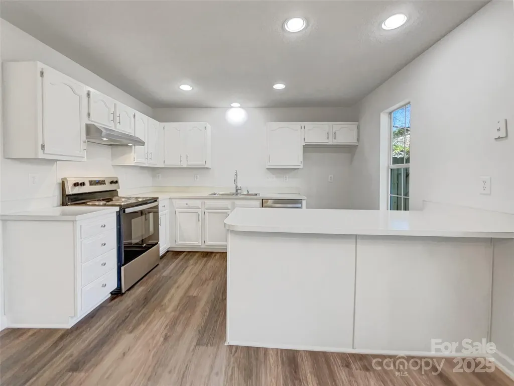 9028 Four Mile Creek Road Charlotte NC 28277