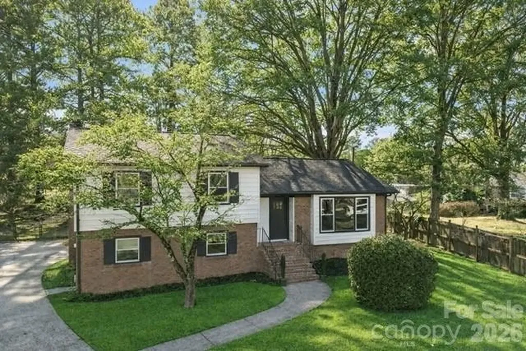 5324 Cheval Place Charlotte NC 28205