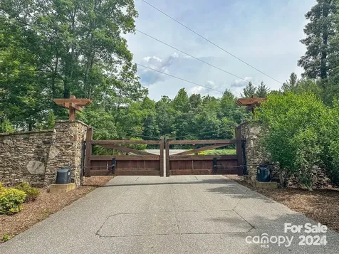 597 Peninsula Reserve Road Nebo NC 28761